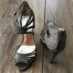 NEW in BOX APT. 9 Gunmetal Steel Gray Silver Black Glitter Strappy Heels 9.5M